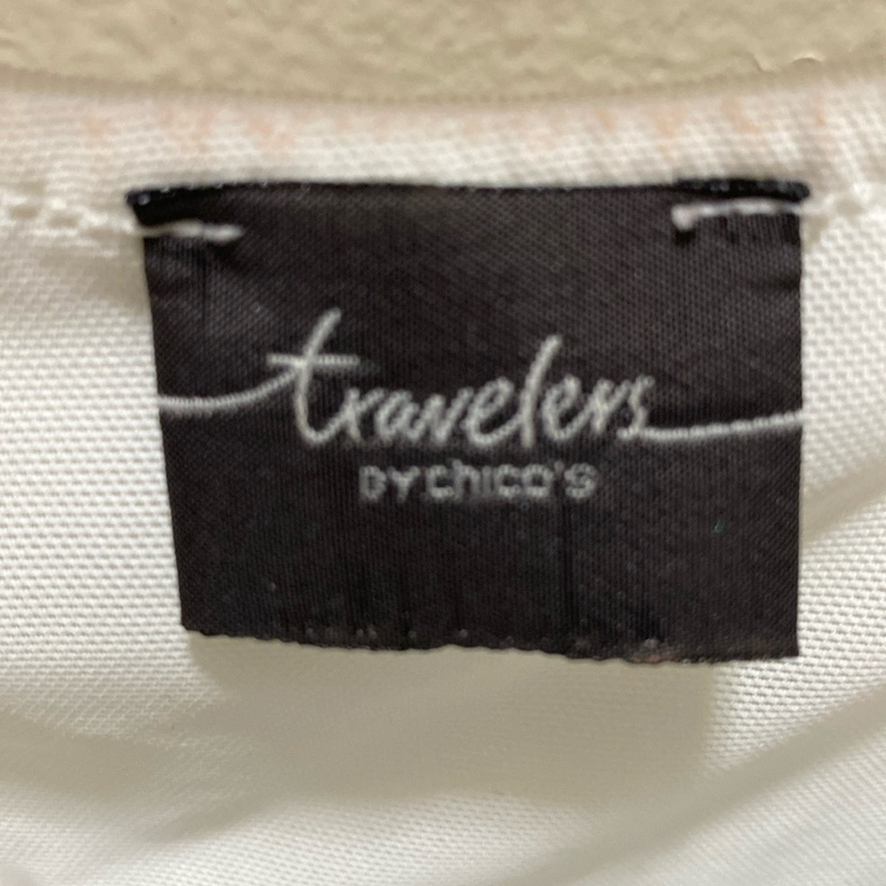 Basic white short sleeve shirt